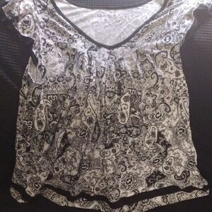 Ellen Tracy Black and White Ruffled Cap Sleeve Blouse​​